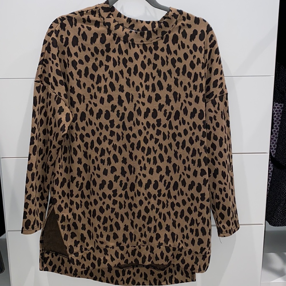 Amaryllis leopard sweatshirt